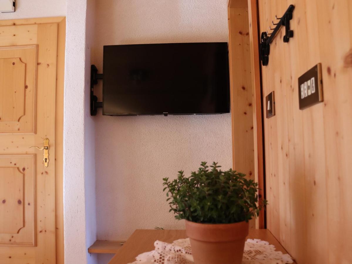Portnerhof Auf Oberkirn Leilighet Schenna Eksteriør bilde